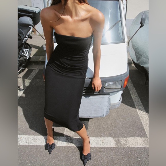 Zara Dresses & Skirts - NWT Zara Black strapless MIDI DRESS. Size Large
